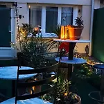 PARIS AUTHENTIC HOUSE 2 Maisons 1 studio ideale pour groupes, capacité 30 personnes