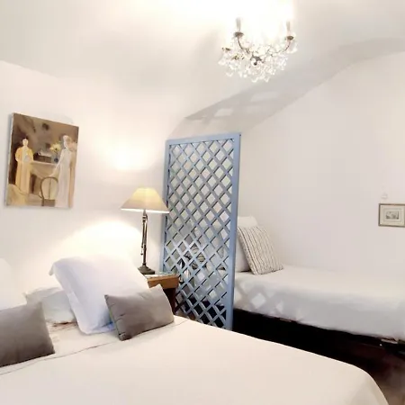 Authentic House 2 Maisons 1 Ideale Pour Groupes, Capacité 30 Personnes Casa vacanze Parigi