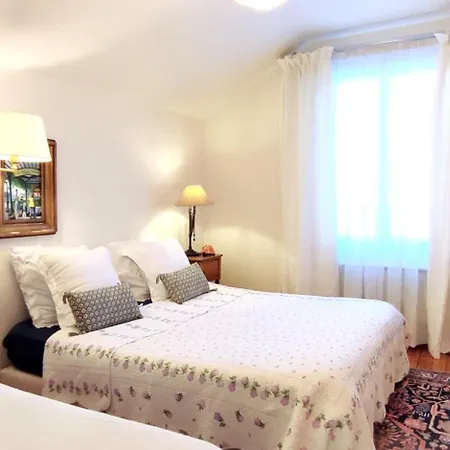 Authentic House 2 Maisons 1 Ideale Pour Groupes, Capacité 30 Personnes Casa vacanze Parigi