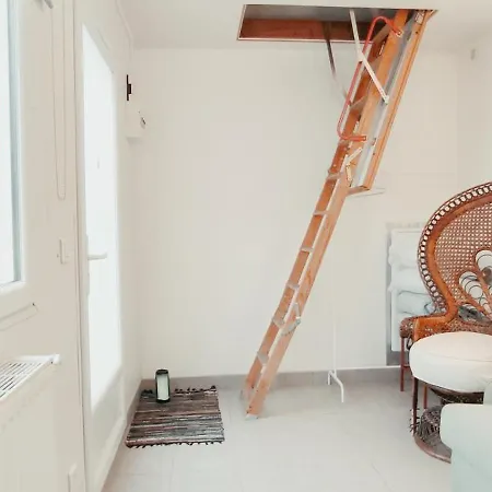 Authentic House 2 Maisons 1 Ideale Pour Groupes, Capacité 30 Personnes Casa vacanze Parigi