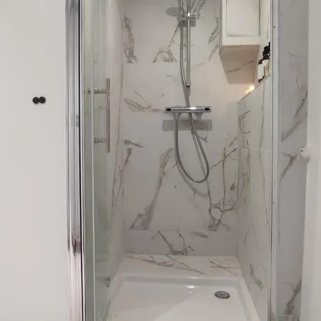 Authentic House 2 Maisons 1 Ideale Pour Groupes, Capacité 30 Personnes Parigi
